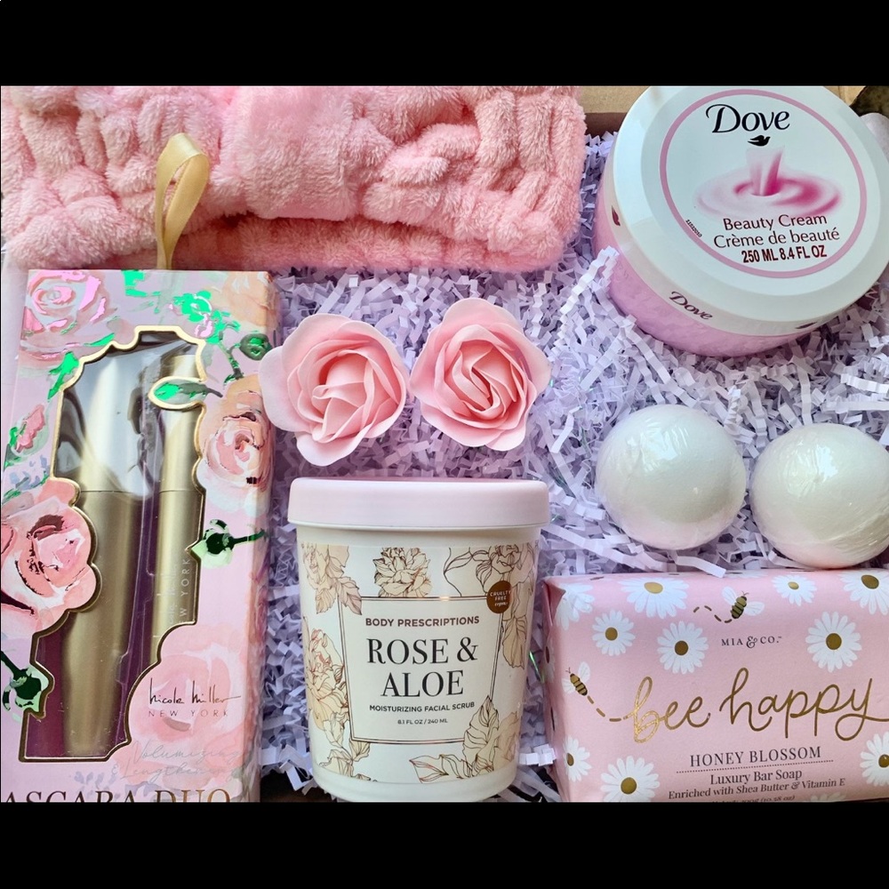 Self care/beauty mystery box - Picture 1 of 16
